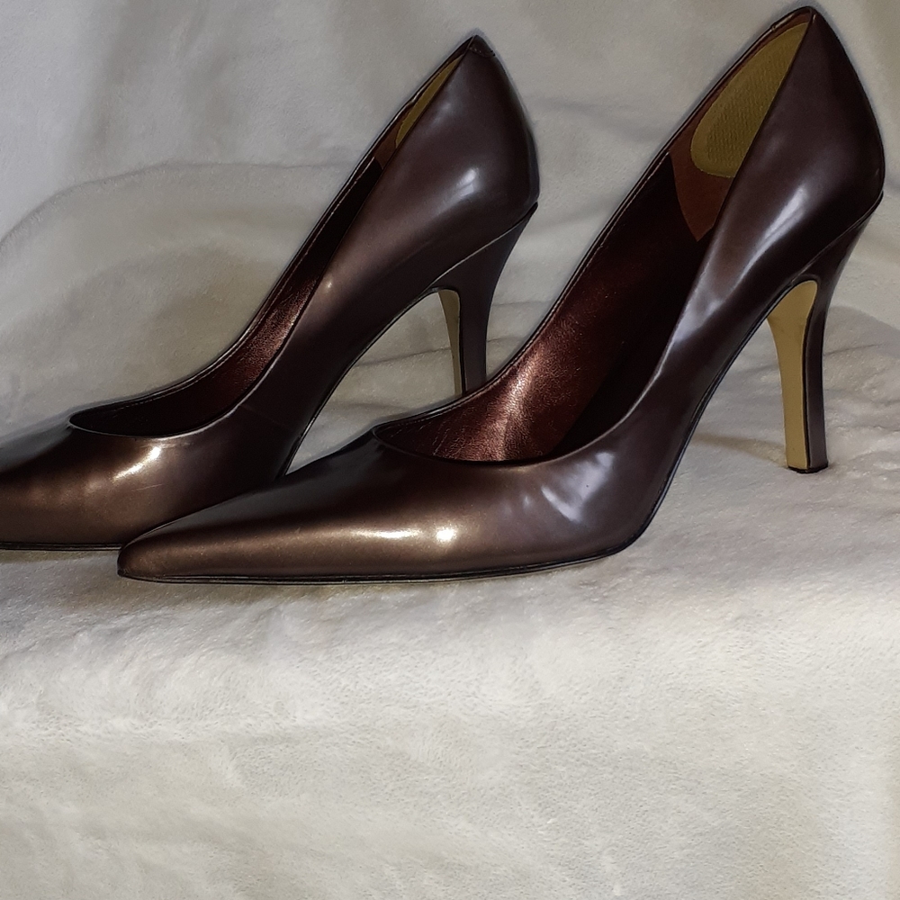Nine West size 7.5 Leather Pink heels in box.
